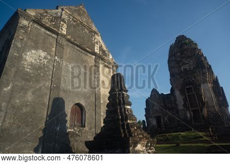 Lop Buri ,thailand - November 25 , 2018 : Wat Nakhon Kosa Announced The Registration Of National Imp