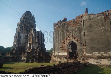 Lop Buri ,thailand - November 25 , 2018 : Wat Nakhon Kosa Announced The Registration Of National Imp