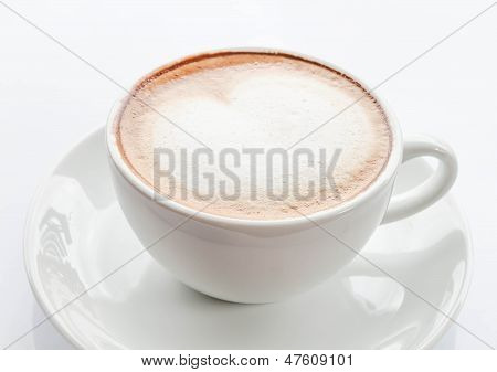 Hart vorm van melk Microfoam op koffie Latte