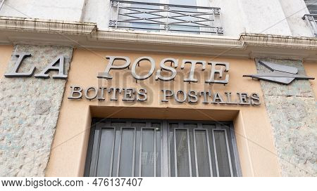 Bordeaux , Aquitaine  France - 05 09 2023 : La Poste Boites Postales Text Sign And Logo Brand On Fac