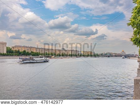 Moscow, Russia - July 28, 2022: Cruise Ship Sails On The Moscow River In Moscow City Center, Popular
