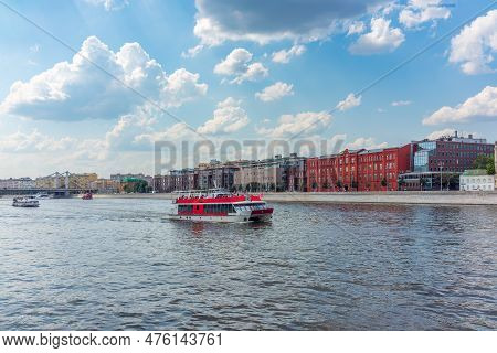 Moscow, Russia - July 23, 2022: Cruise Ship Sails On The Moscow River In Moscow City Center, Popular