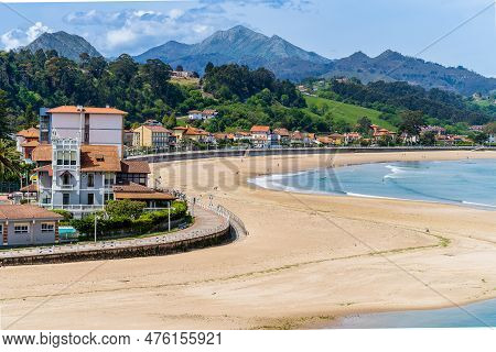 Ribadesella, May 5, 2023. View Of The Tourist Town Of Ribadesella, In Asturias, Spain
