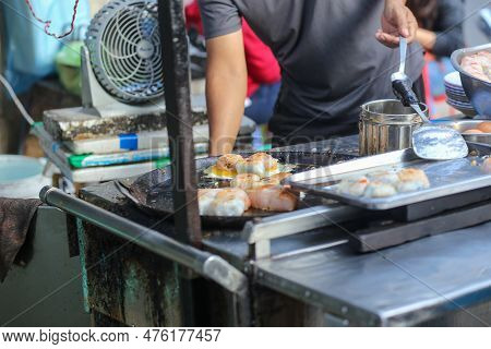 The Original Chive Cake Of The Tieu People Sold For More Than 40 Years At Xa Tay Market In Chinese S