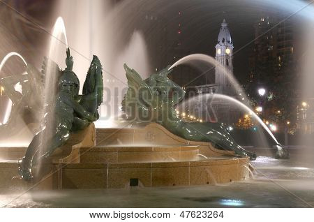 Swann Memorial Fountain Downtown Philadelphia yöllä