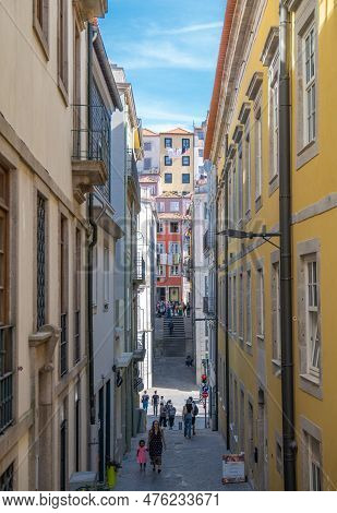 Porto, Portugal - April 18, 2023: An Alley Of The Ribeira District Seen From  Da Flores Street