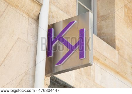 Bordeaux , Aquitaine  France - 05 09 2023 : Kiko Make Up Milano Sign Logo And Text Brand Front Wall 