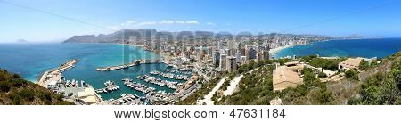 Panoramiczny widok na Calp (Hiszpania)