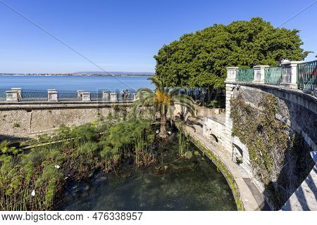 Syracuse, Sicily, Italy - April 29, 2023: Fountain Of Arethusa On Ortygia Island, A Natural Spring O