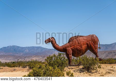 Borrego Springs, Ca, Usa - April 24, 2023: Closeup, Brown Rusted Metal Prehistoric Giant Kneeling Dr