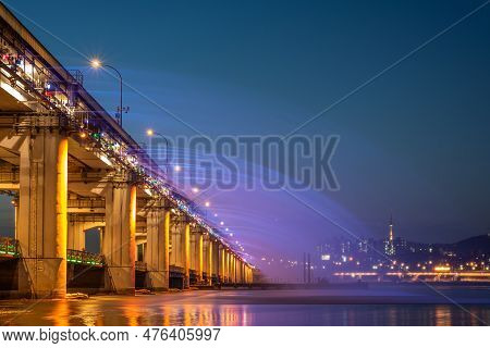 Banpo Bridge Moonlight Rainbow Fountain On Han River In Seoul, South Korea