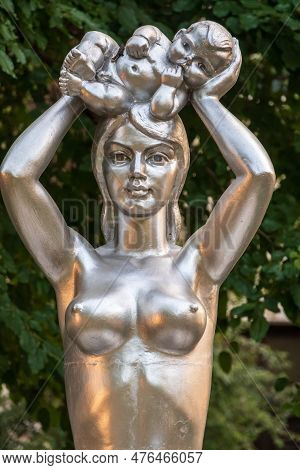 Evpatoria, Crimea - August 4, 2021: Monument To Motherhood In Evpatoria. Motherhood And Childhood Sq