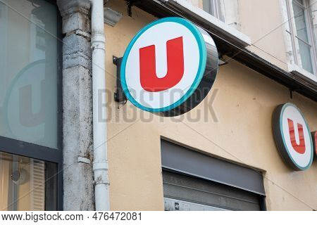 Bordeaux , Aquitaine  France - 05 02 2023 : Super U Market Shop Facade Supermarket Sign Brand Store 