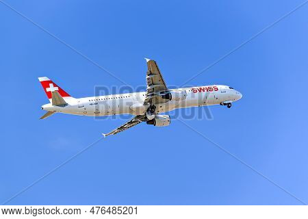 Barcelona, ​​spain; March 12, 2023: Airbus A321 Plane Of The Turkish Airlines Company, Taking Off Fr