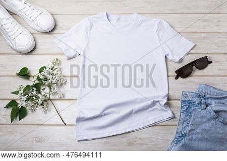Mock-up Of A T-shirt All-color T-shirts, Digital Mockups, T-shirt In A Regular Size For Both Sexes W