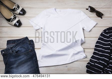 Mock-up Of A T-shirt All-color T-shirts, Digital Mockups, T-shirt In A Regular Size For Both Sexes W