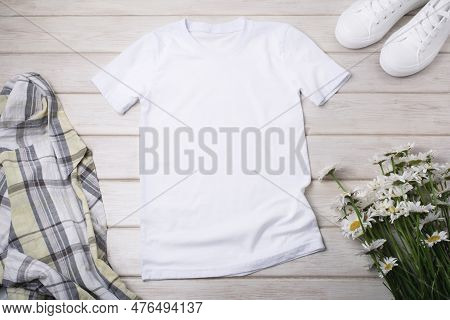 Mock-up Of A T-shirt All-color T-shirts, Digital Mockups, T-shirt In A Regular Size For Both Sexes W