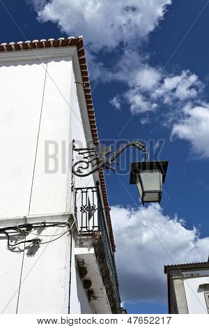 Straßenlampe in Serpa, Portugal
