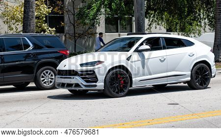Miami Beach, Florida Usa - April 15, 2021: 2019 Giallo Auge Lamborghini Urus, Corner View
