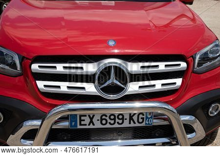 Bordeaux , Aquitaine  France - 05 19 2023 : Mercedes Class X Luxury Car Pickup Suv Logo Brand And Te