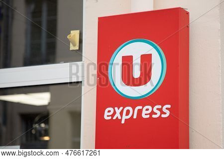Bordeaux , Aquitaine  France - 05 02 2023 : Super U Express Logo Brand And Text Sign U Entrance Shop