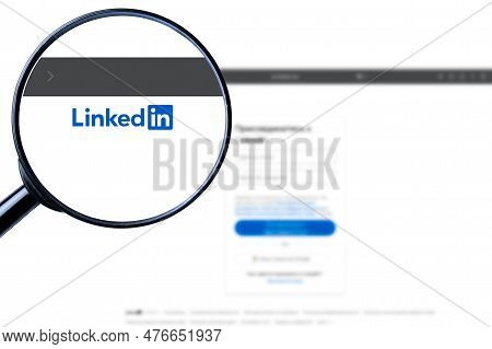 Los Angeles, California, Usa - 12 June 2019: Illustrative Editorial Of Linkedin Website Homepage. Li