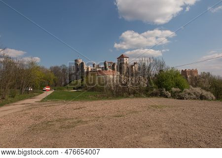 Tenczyn Castle - The Ruins Of A Castle Located In The Jura Krakowsko-częstochowska, Included In The 