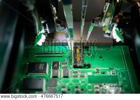 Flying Probe Test - Automation Machine Equipment For Quality Testing Of Printed Circuit Boards At Fa