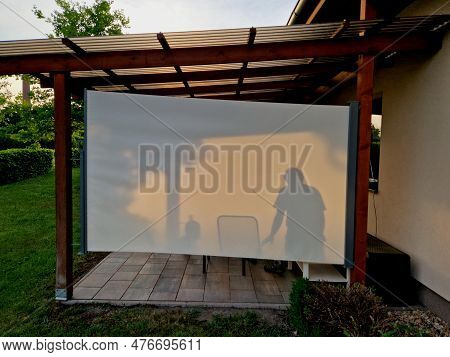 Screen Blinds Are Made Of Pvc Fabric, Which, Thanks To Its Composition, Can Partially Absorb And Ref
