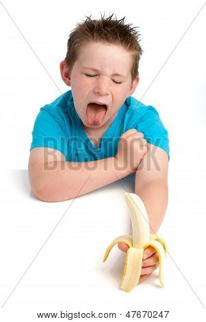 캔디 보가 바나나를 먹는 대해 안 행복해입니다.