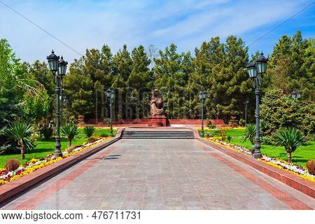 Mourn Mother Wwii Memorial Monument In The Centre Of Samarkand City In Uzbekistan