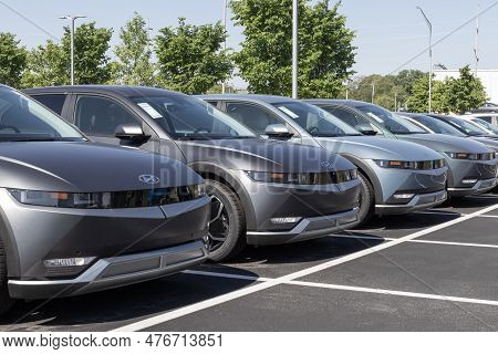 Hyundai Ioniq 5 Electric Vehicle Ev Display. Hyundai Offers The Ioniq 5 In Standard Range, Se, Sel A