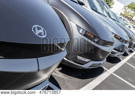 Hyundai Ioniq 5 Electric Vehicle Ev Display. Hyundai Offers The Ioniq 5 In Standard Range, Se, Sel A