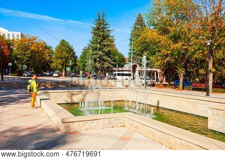 Yessentuki, Russia - September 29, 2020: Fountain Square Near Kurortny Park In Yessentuki, A Spa Cit