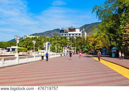 Gelendzhik, Russia - October 03, 2020: Embankment In Gelendjik City. Gelendzhik Is A Resort Town Loc