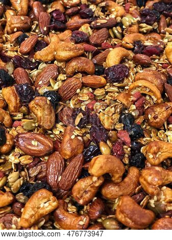 Crunchy Granola With Oats, Almonds, Cashews, Blueberries, Cranberries, Gojiberries, Sesame, Pumpkin 