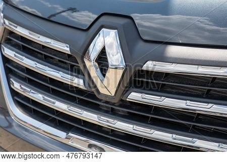 Bordeaux , Aquitaine  France - 05 19 2023 : Renault Master Logo Brand And Text Sign Front Truck Grey