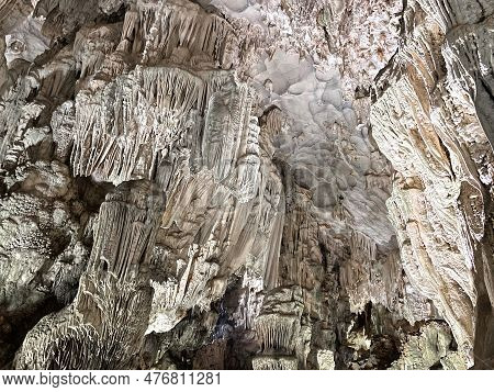 Dong Thien Cung Cave In Ha Long Bay Vietnam