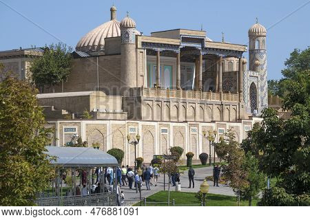 Samarkand, Uzbekistan - September 12, 2022: Khazret-khyzr Mosque On A Sunny September Day