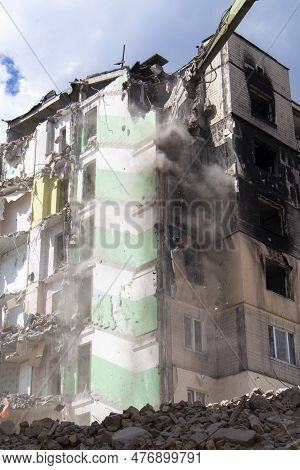 The Process Of Demolition Of The Old Dismantling Of The Building. The Excavator Breaks The House. De