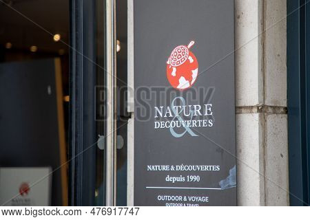 Bordeaux , Aquitaine  France - 05 09 2023 : Nature Et Decouvertes Logo Turtle Sign And Brand Text St