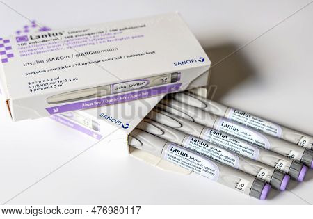 Lantus Insulin Injection Pen Or Insulin Cartridge Pen For Diabetics. Medical Equipment For Diabetes 