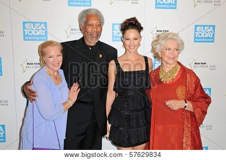 Zina Bethune and Morgan Freeman and Ashley Judd and Ellen Burstyn at the USA Today Hollywood Hero Gala honoring Ashley Judd,  Montage Hotel, Beverly Hills, CA.  11-10-09