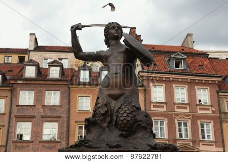 Statue of the Mermaid of Warsaw by sculptor Konstanty Hegel (1855) at the Old Town Square in Warsaw, Poland.