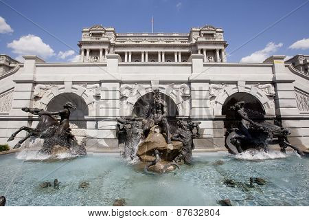 Court of neptune fountain