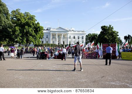 Iraqi protesters in front of White House