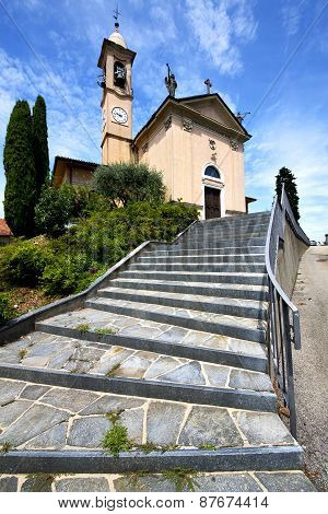 Lombardy    The Jerago Old   Church  Closed