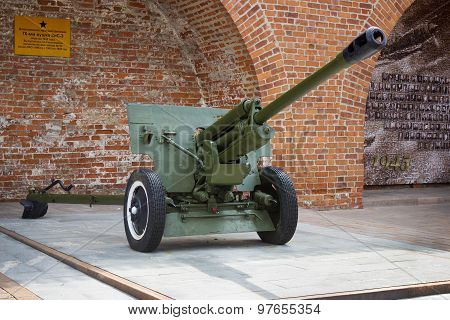 Soviet Anti-tank 76 Mm Gun Of The Second World War, Zis-3 Outdoor Exhibition In N.novgorod