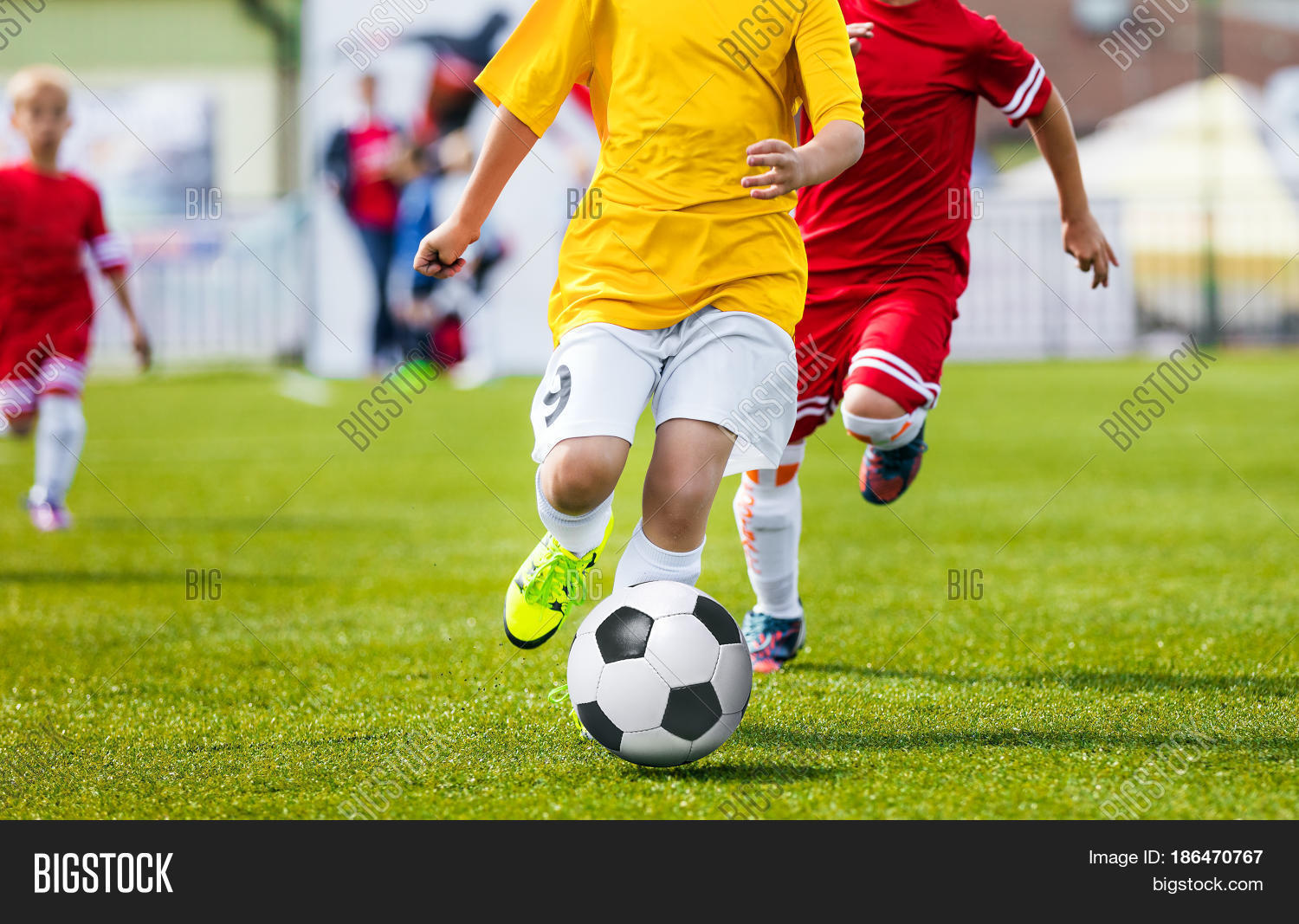 Does he like playing football. He not like playing football. Я играю в футбол на английском. Детский рисунок футбол. He not like playing football.