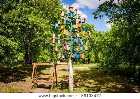 Many Birdhouses, Hostel.